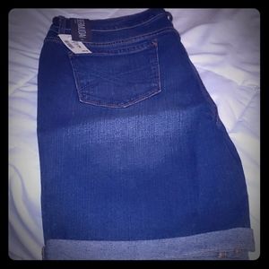 #NWT Aero- Bermuda shorts